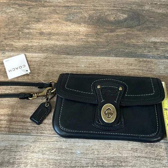 NWT Coach Legacy Vanchetta Black Leather Brass Hardware Wristlet   Y2K - Picture 3 of 9